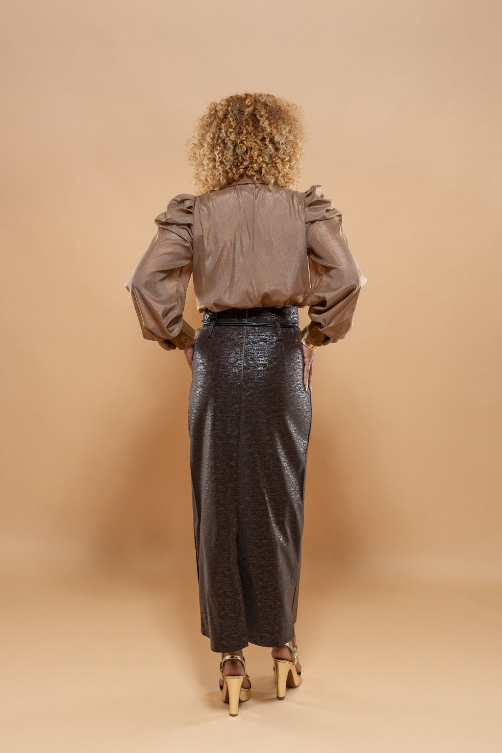 Chemise Élégante avec Fleurs et Détails Cuir - 4 Couleurs