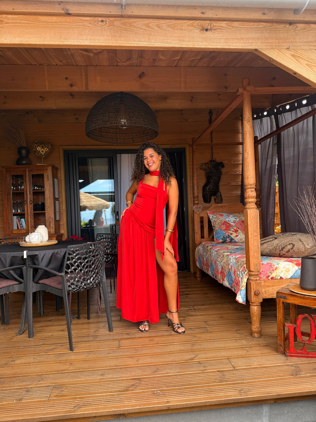 Robe Longue Élégante à Fente - Rouge, Noir ou Blanc