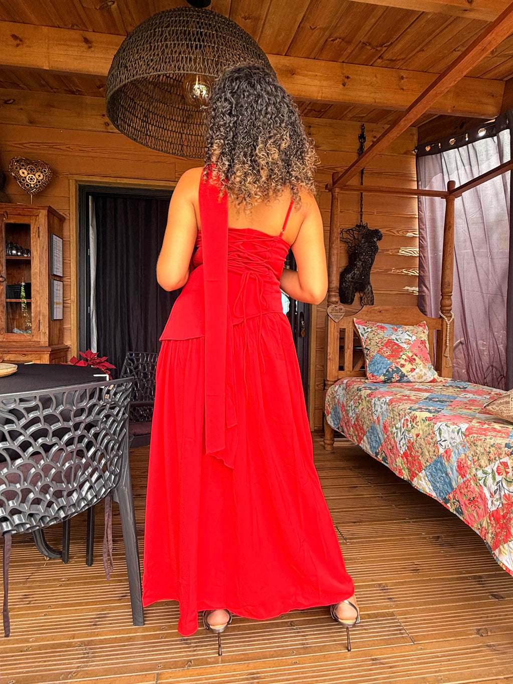 Robe Longue Élégante à Fente - Rouge, Noir ou Blanc