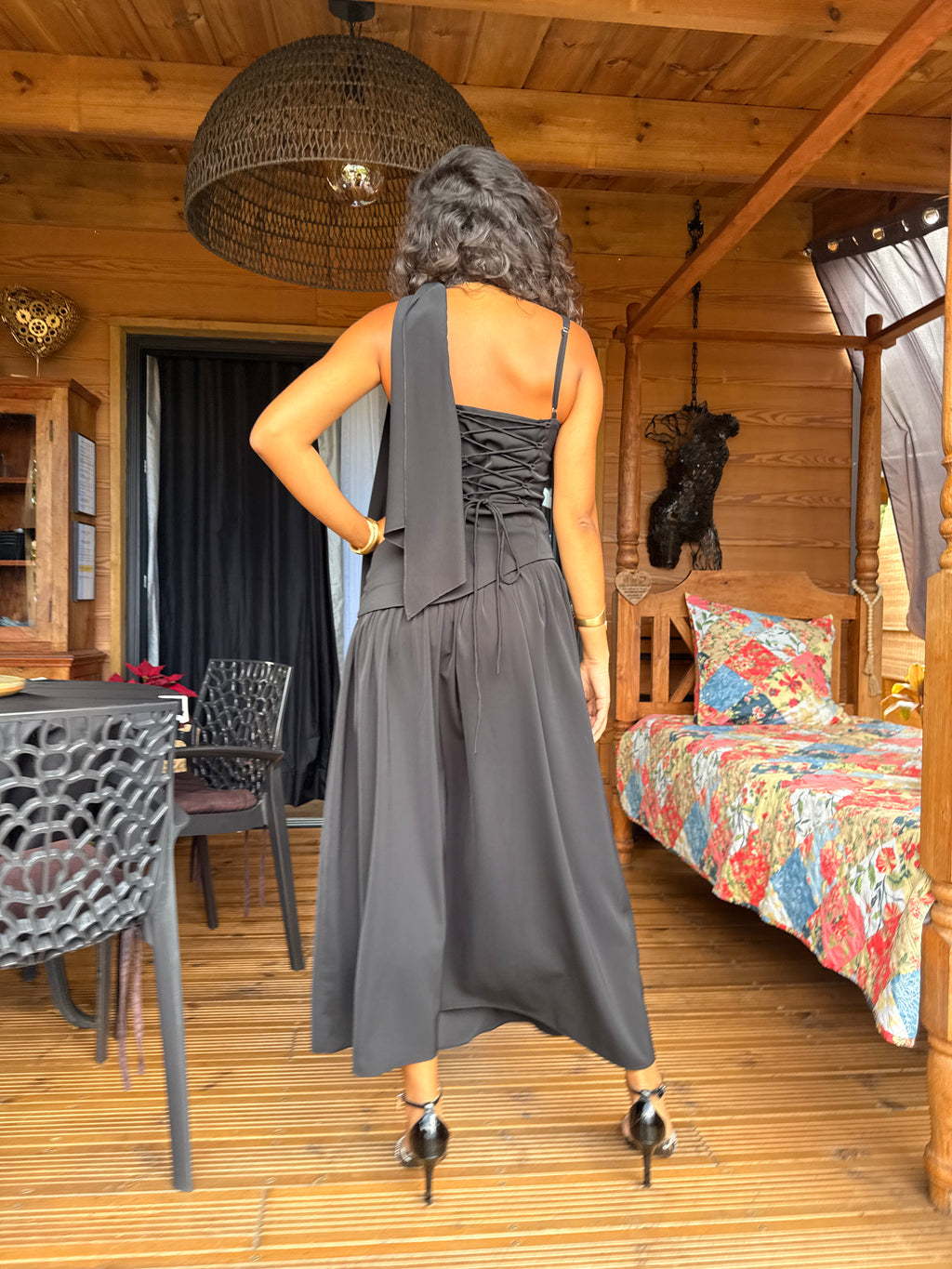 Robe Longue Élégante à Fente - Rouge, Noir ou Blanc