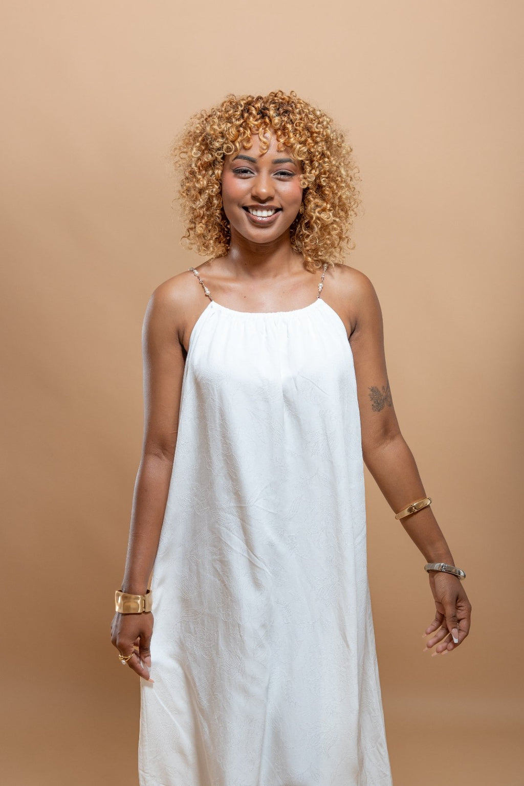Robe Coton Blanc Broderie Bretelles Perles - Élégante