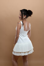 Robe courte plissée Élegance