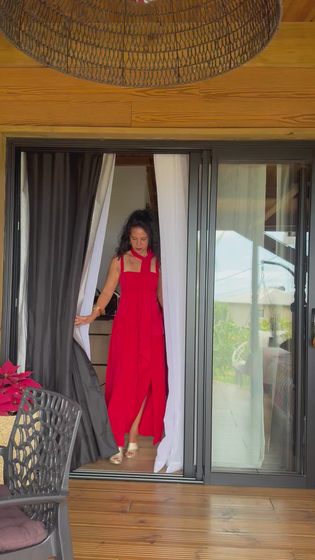 Robe Longue Élégante à Fente - Rouge, Noir ou Blanc